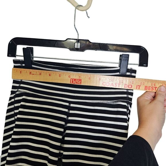 Athleta XS Black & White Striped Cropped Leggings - Yoga Pants‎ - Picture 7 of 9